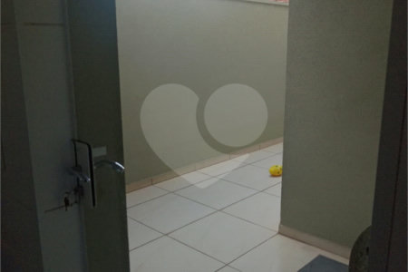Sobrado com 2 dormitórios.