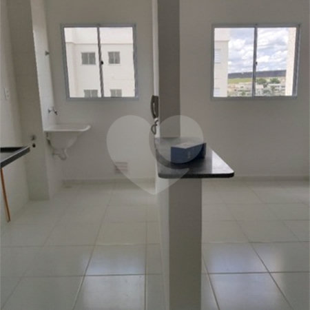 Apartamento no Condomínio Parque dos Manacás.