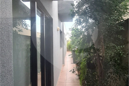 Casa térrea no Condomínio Jardim Botânico , localizado na cidade Bady Bassit/SP .