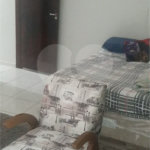 3 dormitórios, 2 suítes, banheiro, sala, cozinha ampla e 2 vagas de garagem