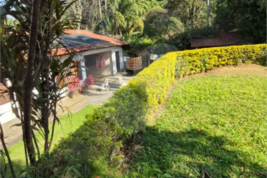 Casa com Piscina, Sauna e Edícula em Rua Arborizada no Tremembé