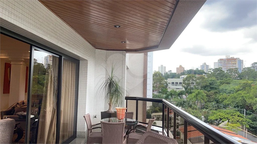 Apartamento com terraço 385m² 03 dormitórios sendo 2 suítes 5 vagas..Estuda Permuta.