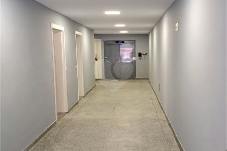 Studio de 35m2 à venda reformado com varanda na Vila Clementino