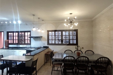 Casa com 300m² , 4 dormitórios , sendo 2 suítes , 5 vagas , à venda no bairro Curuçá , em Santo André.