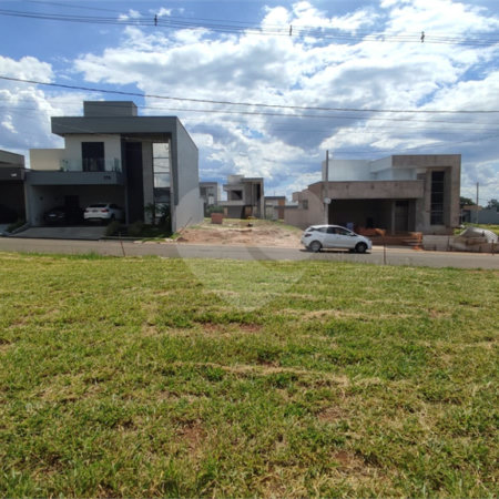 Lote à Venda em São Carlos, no Condomínio Villeneuve I