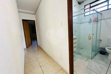 Casa á venda, com 03 Dormitórios, em São Carlos.