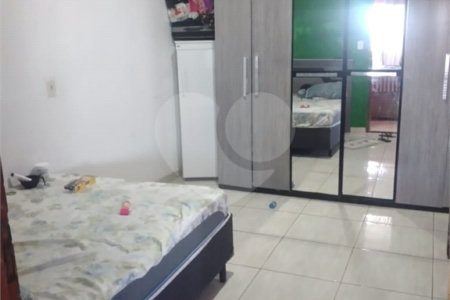 Sobrado 3 quartos e área comercial em baixo.