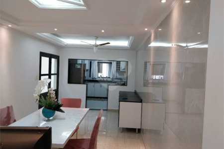 Casa com 324m², 4 dormitórios, sendo 1 suíte, 4 vagas, à venda no Jardim Las Vegas em Santo André.