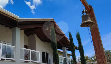 Casa à venda com 7 quartos, sendo 3 suítes, em Residencial e Industrial Campo Alegre, Poços de Caldas, MG