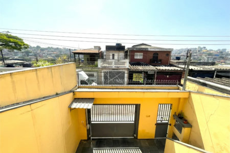 Sobrado à venda com 182m² 3 quartos, 2 vagas e churrasqueira em excelente localização