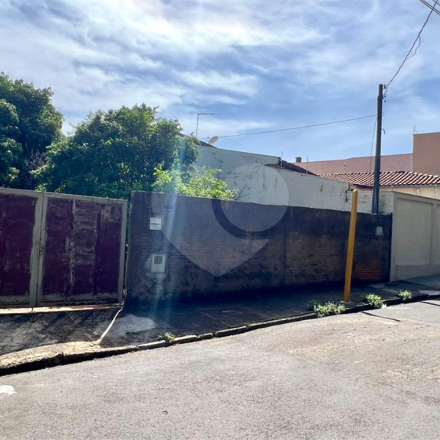 Terreno à Venda no Jardim Tangará