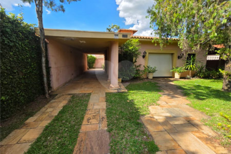Casa Térrea 5 quartos bem localizada com piscina.