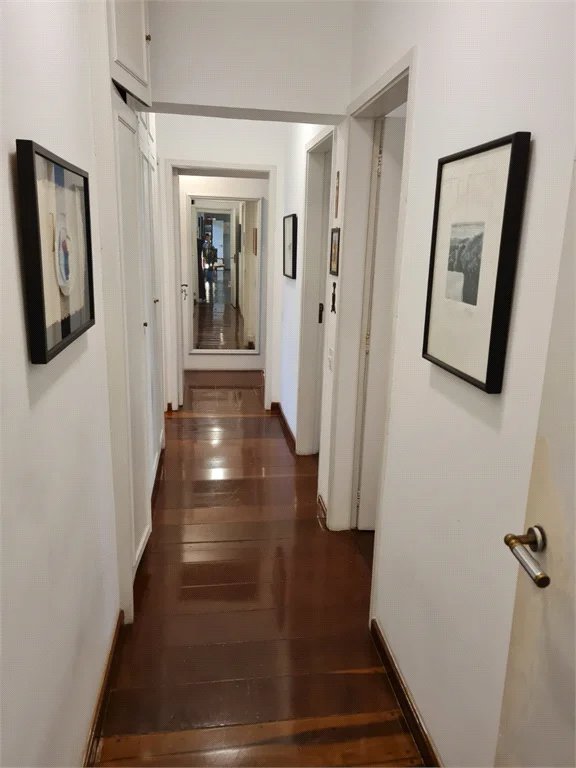 Apartamento na Vila Andrade rodeado de linda vista verde