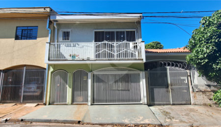 Sobrado à venda com 3 quartos, sendo 1 suíte,  em Jardim Medeiros, São Carlos, SP