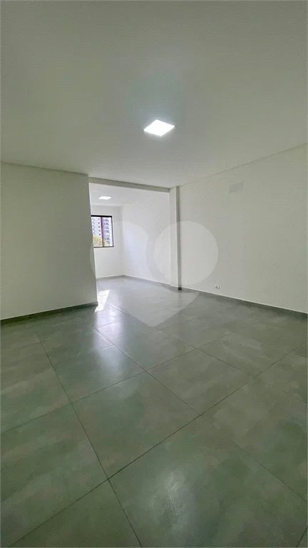 Sobrado com 3 andares, 350 m², 6 quartos, 2 suítes e 5 vagas para locação no Jardim Anália Franco!