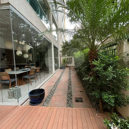 Apartamento Garden na Mooca de 322m² com 3 suítes e 5 vagas.