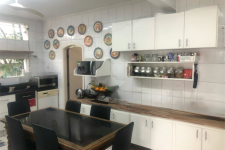 Sobrado à venda com 4 quartos, sendo 2 suítes, em Chácara Monte Alegre, São Paulo, SP