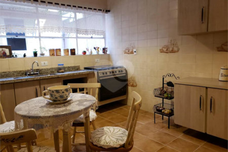 CASA COM 250m² 5 QUARTOS SENDO 3 SUITES COM 3 VAGAS