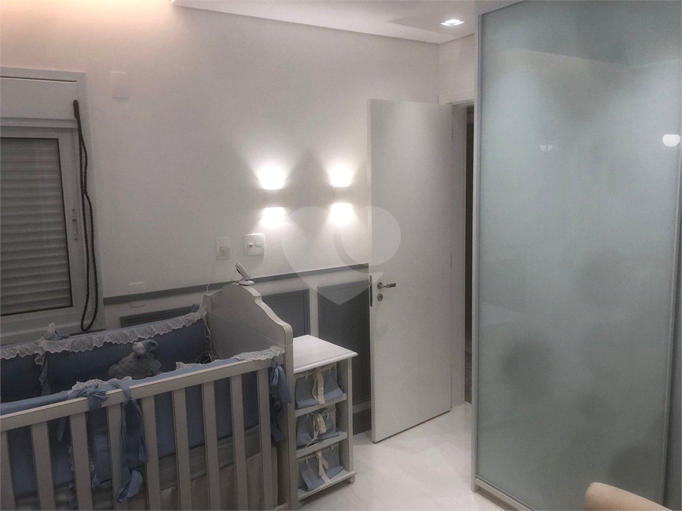 Apartamento á venda com 245m² com 4 dormitórios, 4 vagas CHÁCARA KLABIN Com área de lazer.