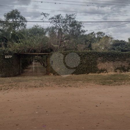 Chácara localizada no Condomínio Leila a venda.