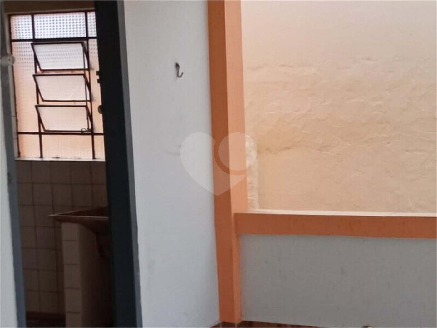 Casa térrea e espaçosa no centro da cidade por apenas R$370.000,00!!! Vamos agendar uma visita?