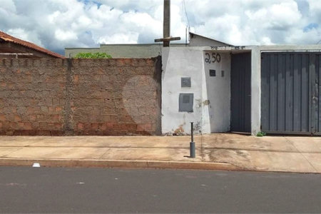 Casa térrea em Araraquara/SP.