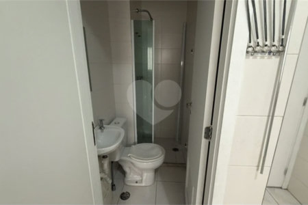 Apartamento de 155 m² com 4 dormitórios, varanda e 2 vagas de garagem. Condomínio com piscinas adulto, infantil e aquecida, lazer e portaria 24 horas.