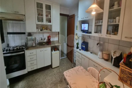 Sobrado à Venda na Aclimação - 150 m² - 2 Salas, 3 Dorms, 2 Vagas.
