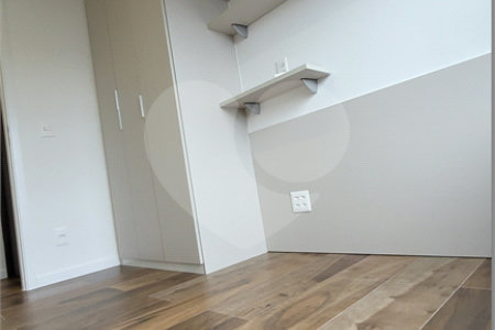 Apartamento de 2 quartos mobiliado à venda no Paraíso