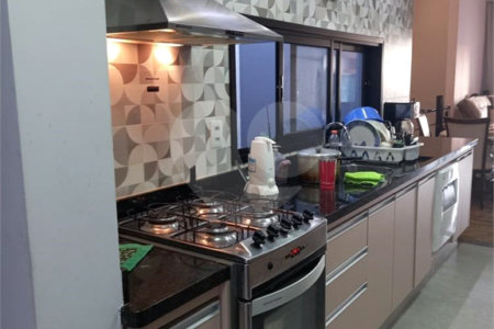 Sobrado à venda com 5 quartos, sendo 3 suítes, em Residencial Jatobás, Louveira, SP