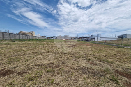 Terreno à Venda no Condomínio Monte das Araucárias