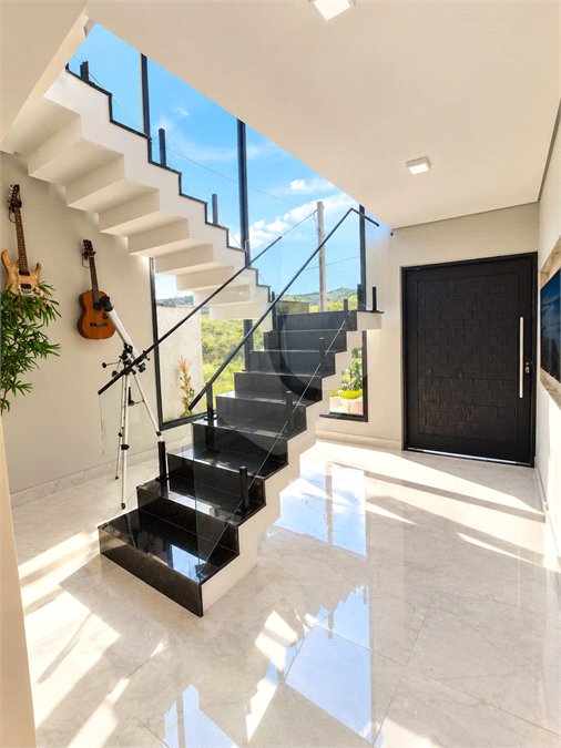 Linda casa em condomínio fechado, unindo conforto, lazer e segurança para você e sua família!