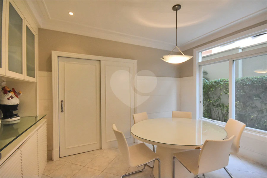 Casa impecável em terreno de 546m2