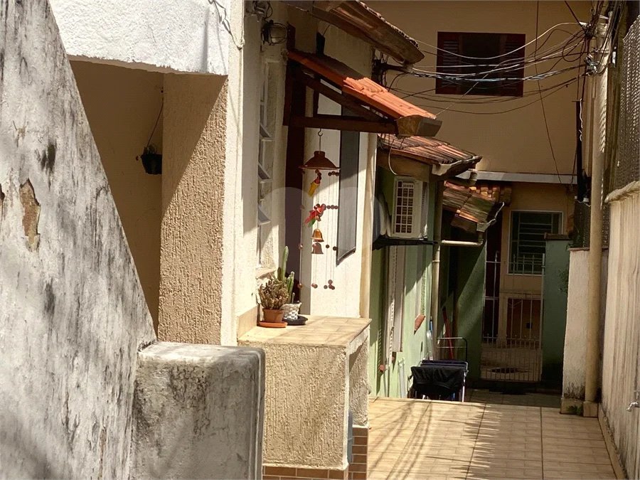 Terreno 10 X 30m,ideal para construtor, com casa principal, mais 3 casas no mesmo terreno e gerando renda, em Perdizes - São Paulo