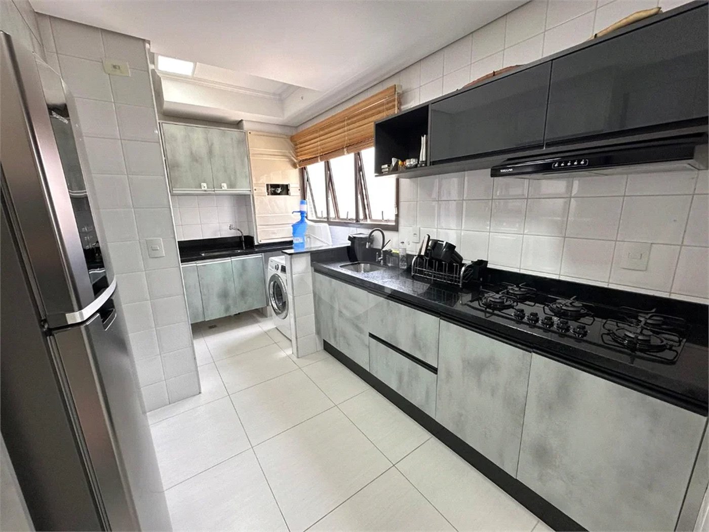 Apartamento à venda com 3 quartos, sendo 1 suíte, em Riviera de São Lourenço, Bertioga, SP