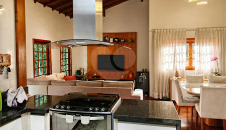 Casa à venda com 3 quartos, sendo 1 suíte,  no condomínio Villa DI Roma, São Roque - SP