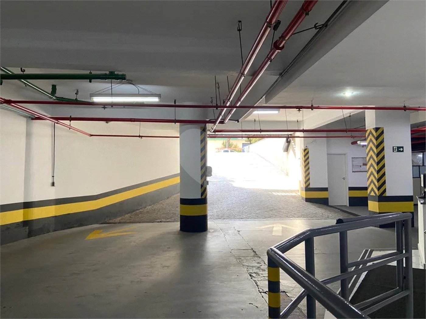 SALA COMERCIAL 55m2 Á VENDA NA VILA MARIANA (LADO DIREITO)