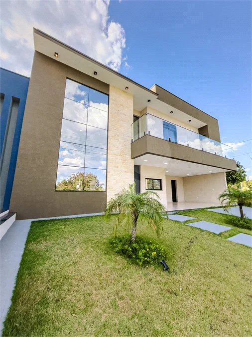 Indaiatuba - Condomínio Milano - Sobrado - 350 m² de terreno - 240 m² de área construída - 4 vagas de garagem, sendo 2 cobertas - Salas de estar e jantar integradas - 3 suítes com closet e varanda no pavimento superior - Escritório no térreo - Espaço gourmet com churrasqueira - Banheiro externo