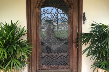 Casa no condomínio Damha I.