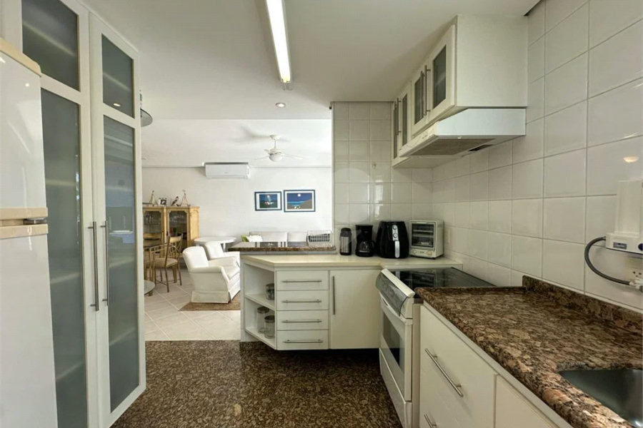 Apartamento à venda com 3 quartos, sendo 1 suíte, em Riviera de São Lourenço, Bertioga, SP