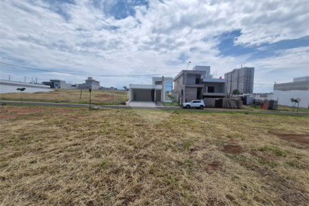 Terreno à Venda no Condomínio Monte das Araucárias
