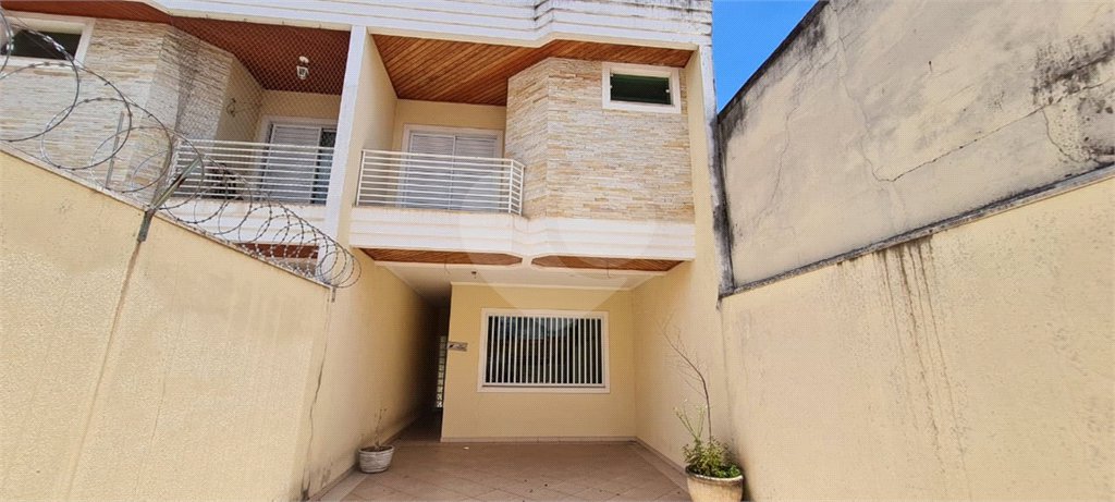 Sobrado a venda no Ipiranga de 220m² com 4 suítes e 2 vagas.Estuda permuta.