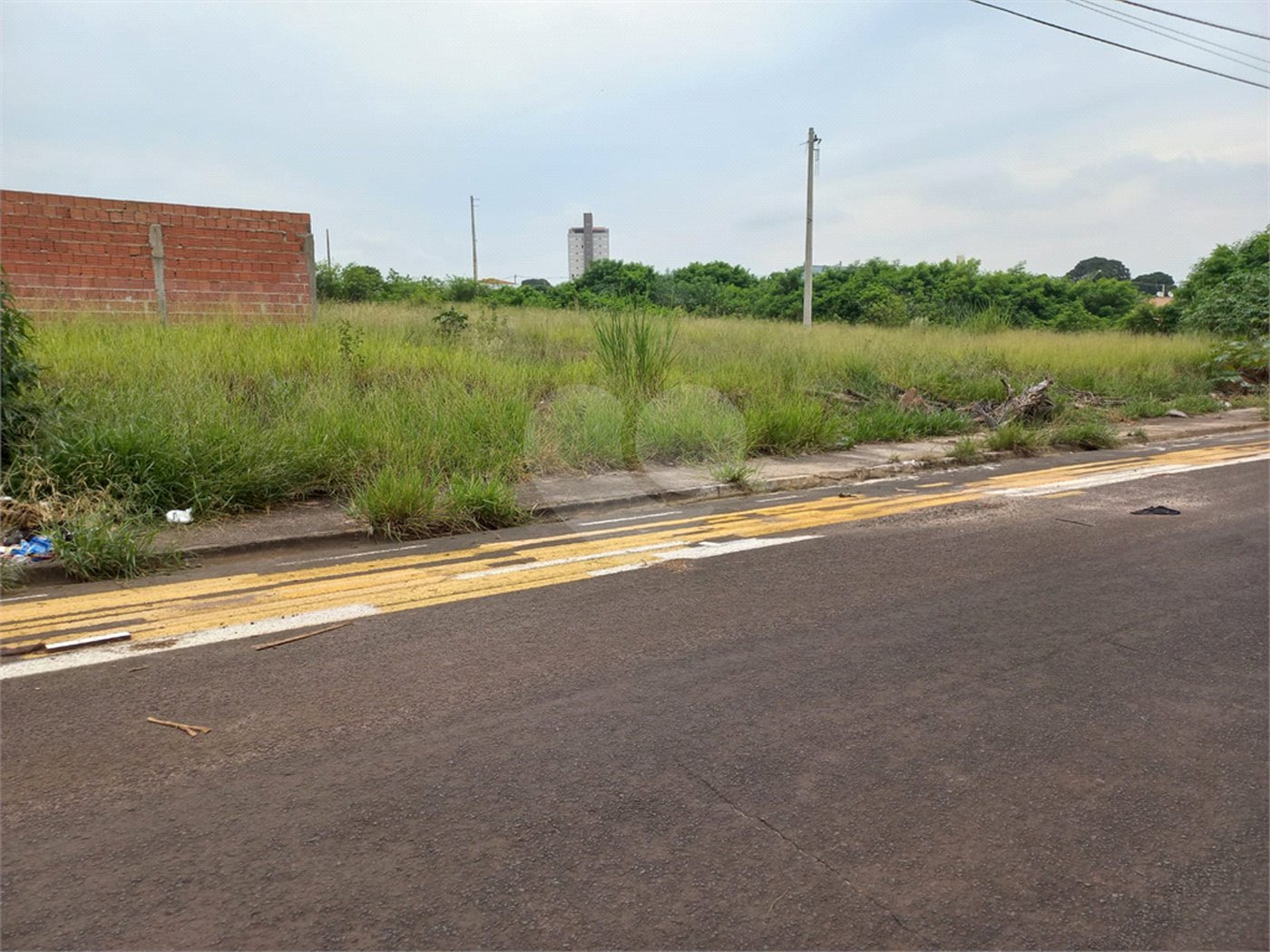 Terreno plano com 163,56 m² de área total
