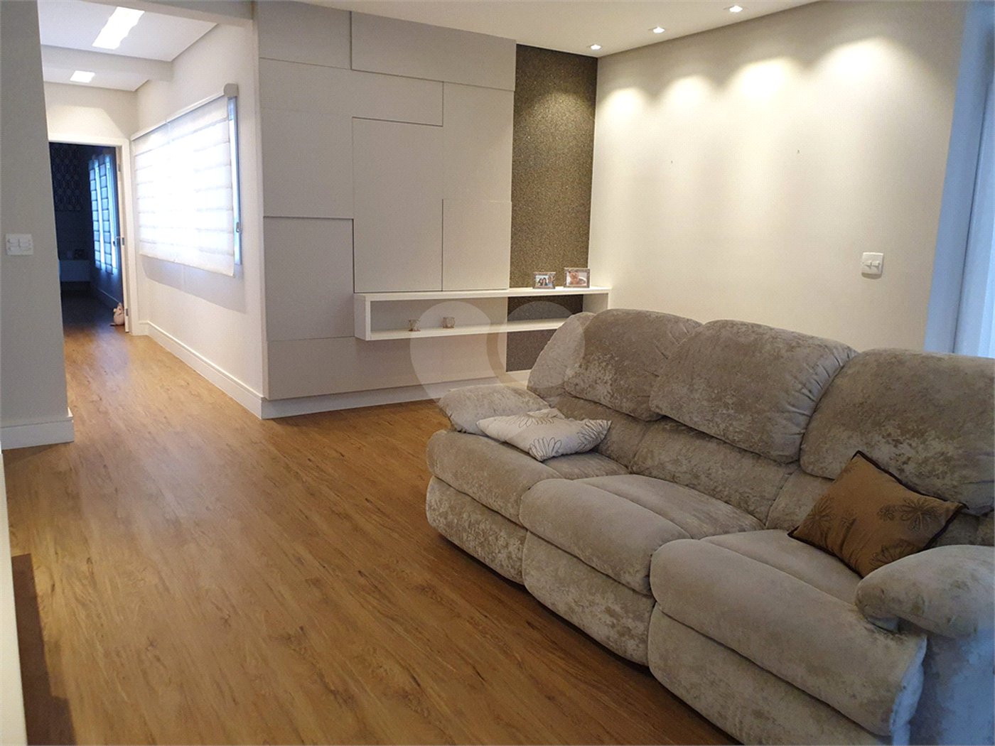 CASA A VENDA NO URBANOVA, CONDOMINIO JAGUARY, 4 DORMITORIOS, 4 SUITES, 5 VAGAS, PISCINA, SJC