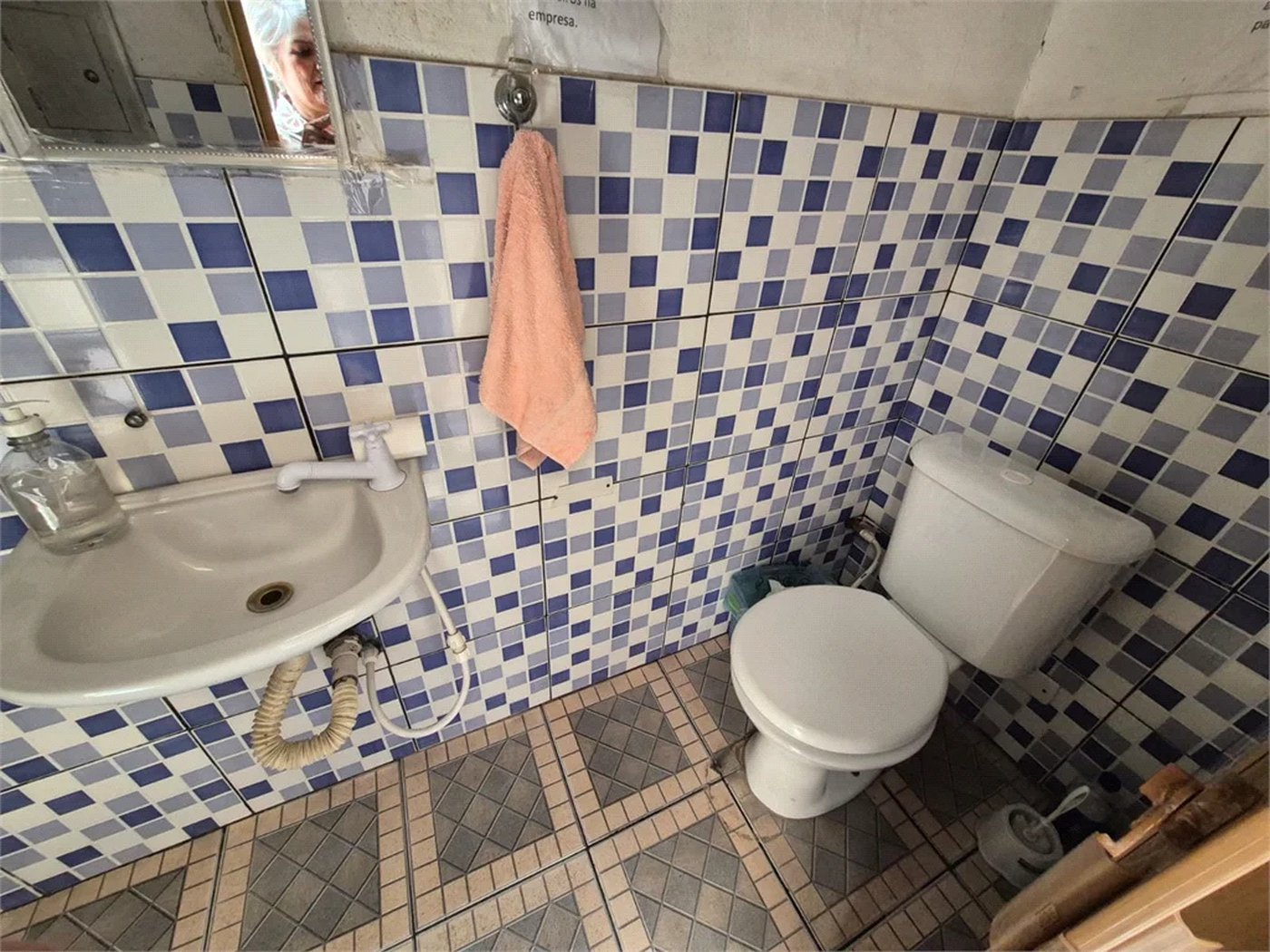 Sobrado Amplo à venda com 4 Quartos (2 Suítes) – Ideal para Uso Residencial ou Comercial