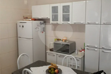 Casa térrea com amplo terreno