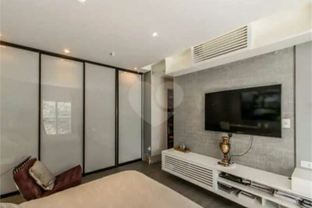 Apartamento de 306m² na melhor região de Moema, 3 suítes, 5 vagas, varanda gourmet, depósito, fora de rota