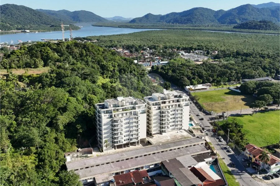 Apartamento à venda com 2 quartos, sendo 1 suíte,  no Centro, Bertioga, SP