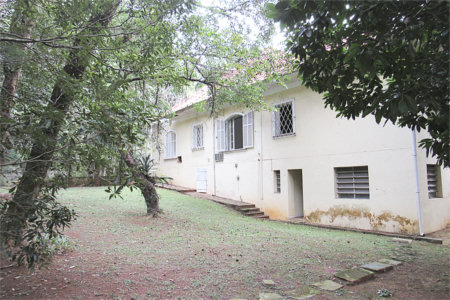 Casa à venda com 4 quartos, sendo 2 suítes,  no condomínio Chácara Flora, São Paulo - SP