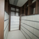 SALA COMERCIAL DE 90 M² COM 12 BAIAS, SALA DE REUNIÃO, AR-CONDICIONADO CENTRAL E 2 VAGAS!